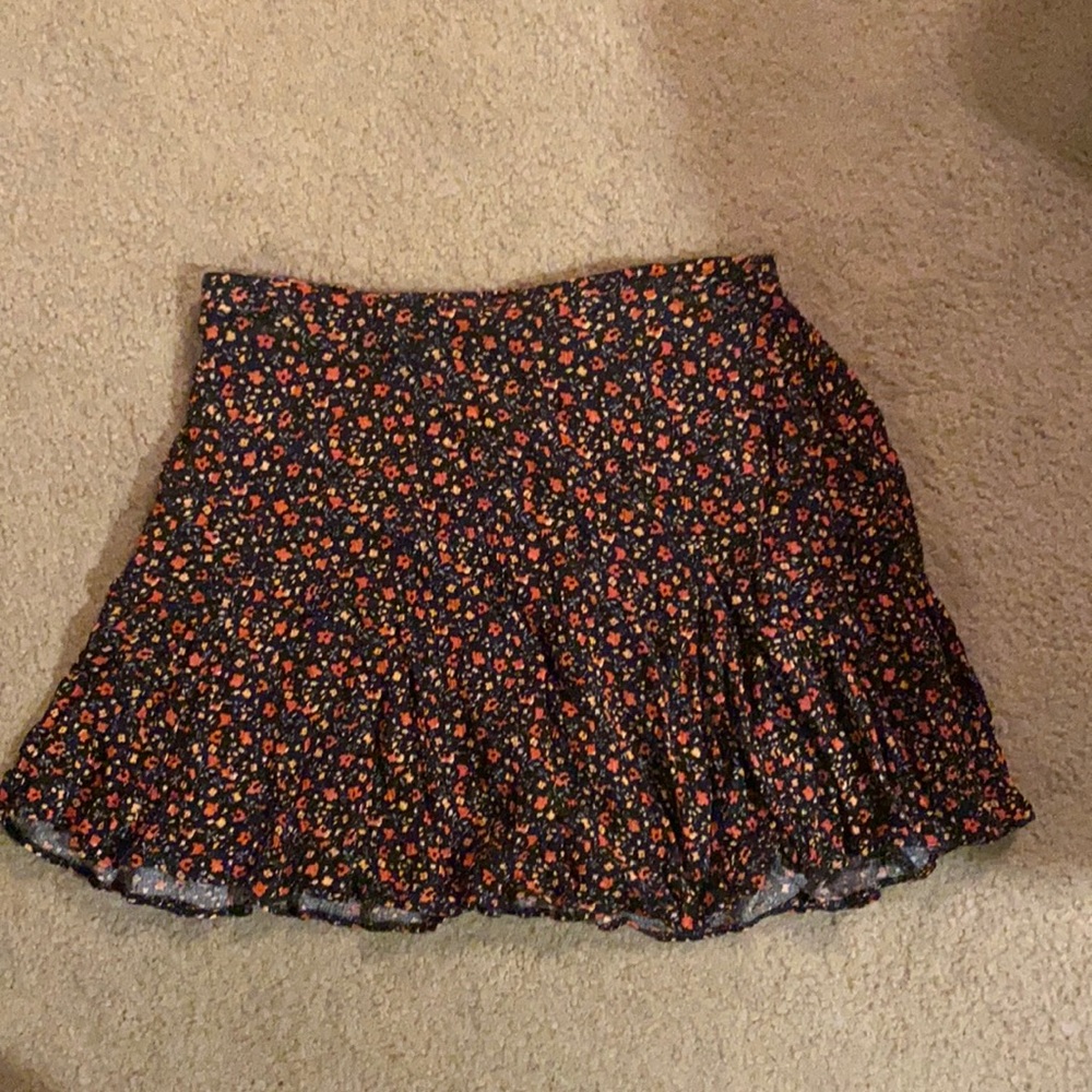 Cute American Eagle flowered mini-skirt